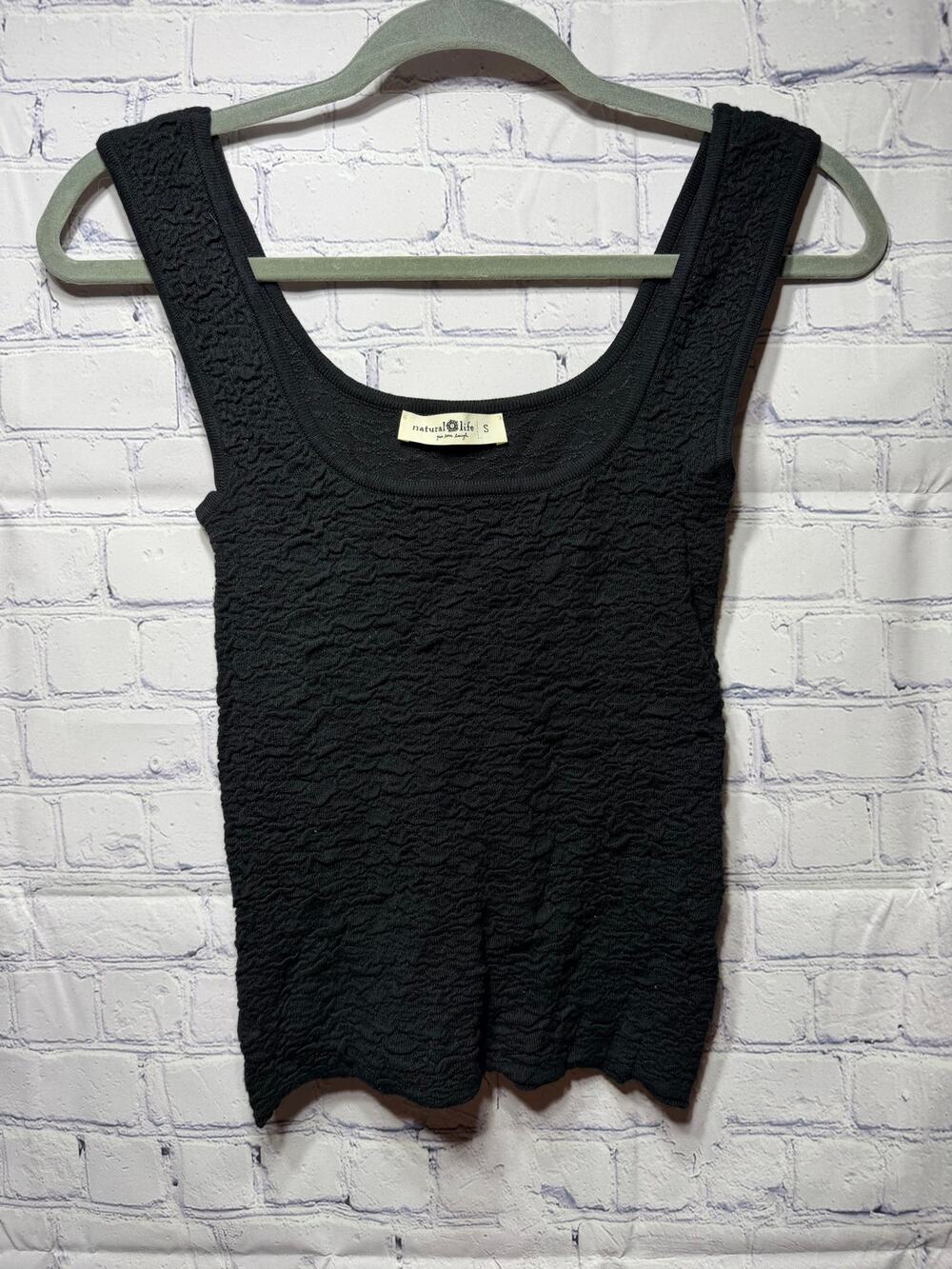 Natural Life Womens Scoop Neck Crinkle Tank Black Sz S NWOT Casual
